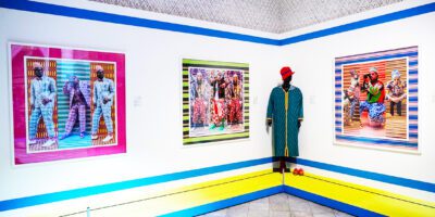 “Dar El Bacha 1447” - l’univers flamboyant de Hassan Hajjaj s’expose à Marrakech
